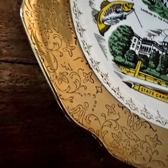 Massachusetts The Bay State Souvenir Plate Warranted 22K Gold Trim 10.5" Decorat - Picture 9 of 10